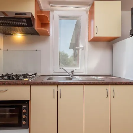 Kamp 'olive Grove' House-near The *